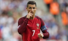 开云APP-冰封之地，烈焰之心，米切尔在年度焦点之夜的封神演出