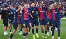 开云体育登录-包含巴塞罗那铁卫伤退，球队险胜对手的词条