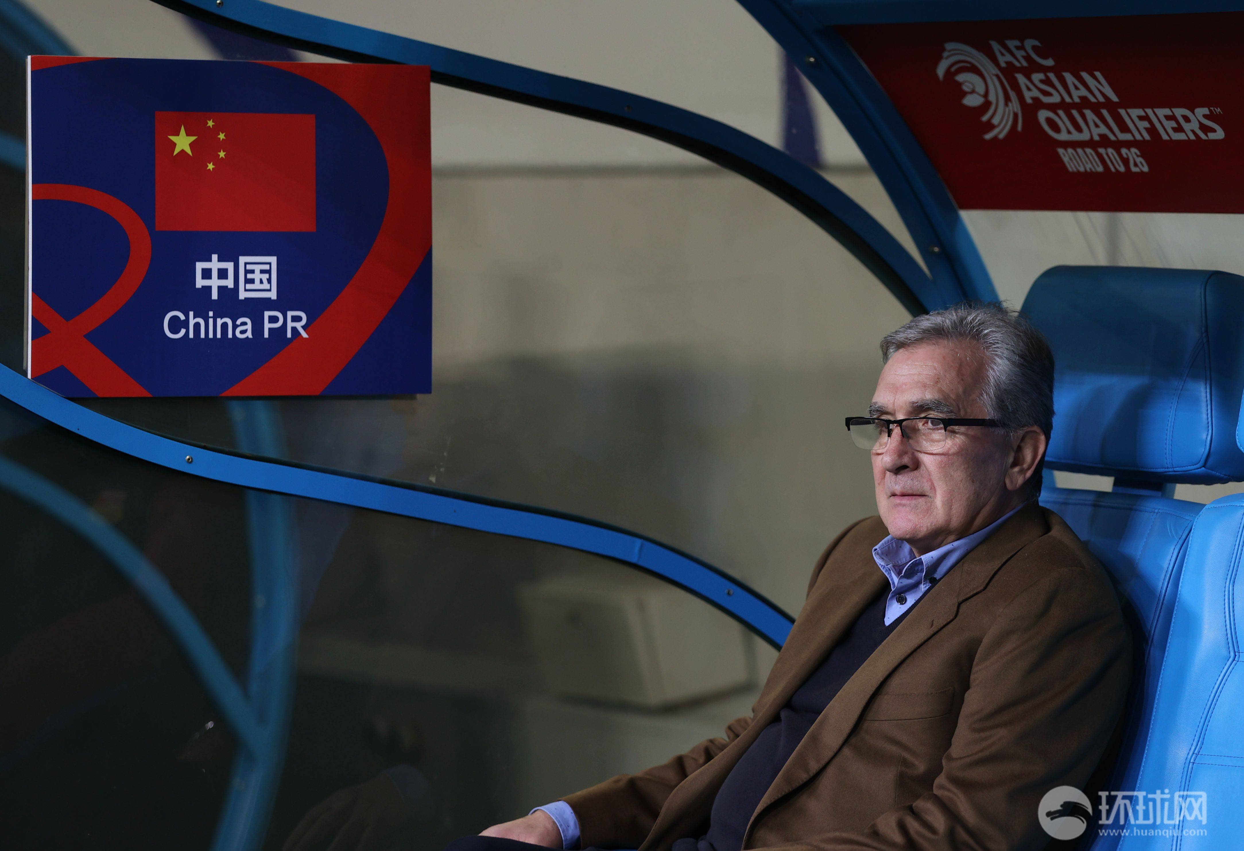 关于国际足球明星表现抢眼，国内球员备战的信息