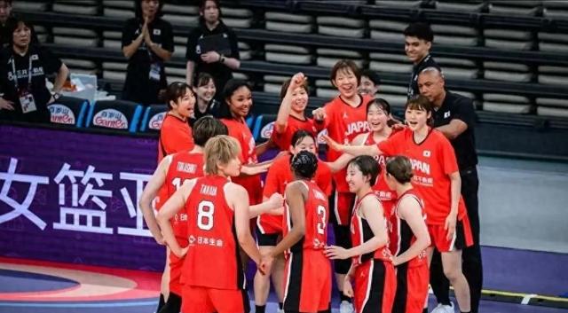女子篮球联赛球队在最新比赛中杀出重围