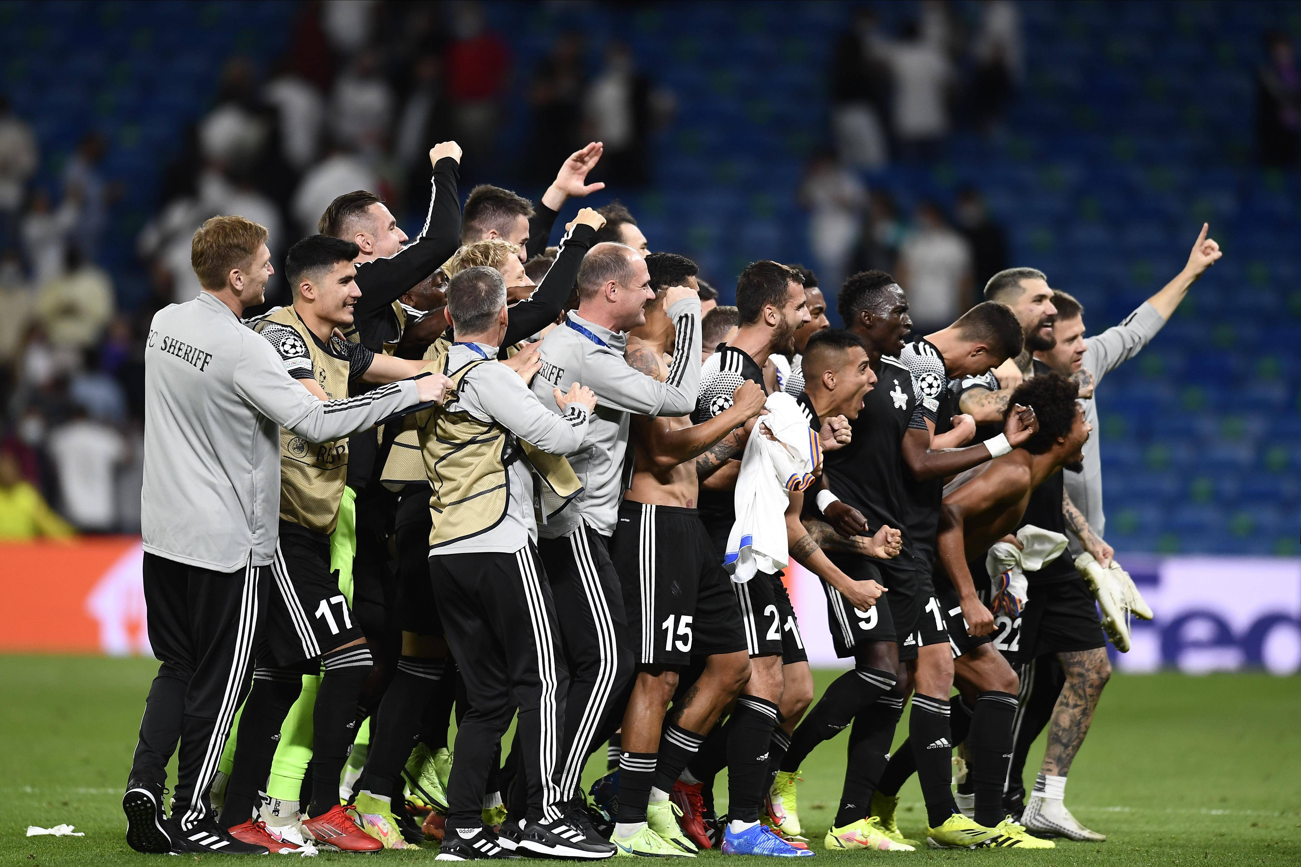 包含摩尔多瓦负于立陶宛，晋级前景岌岌可危的词条