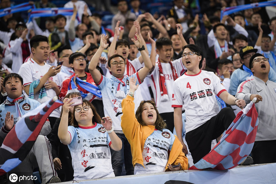 汉堡球迷在全国范围内展开激烈呐喊