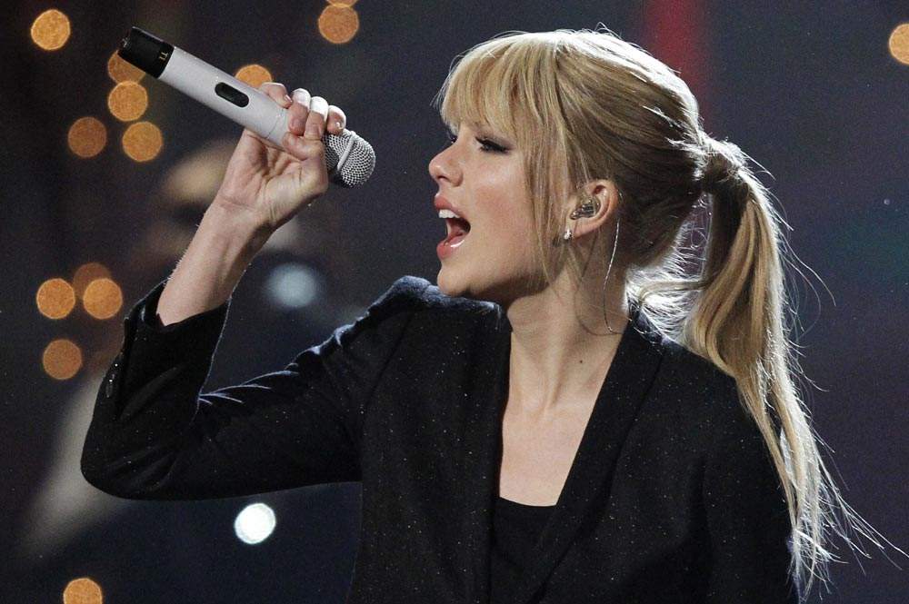 关于巴黎雄鹰球员技惊四座，力压对手一路领先的信息