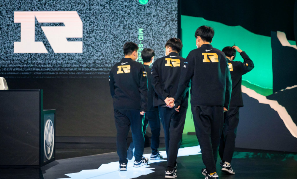 RNG绝杀C9,Oner线上压制力十足激烈交锋全球总决赛,技惊四座 RNG绝杀C9,Oner线上压制力十足激烈交锋全球总决赛,技惊四座