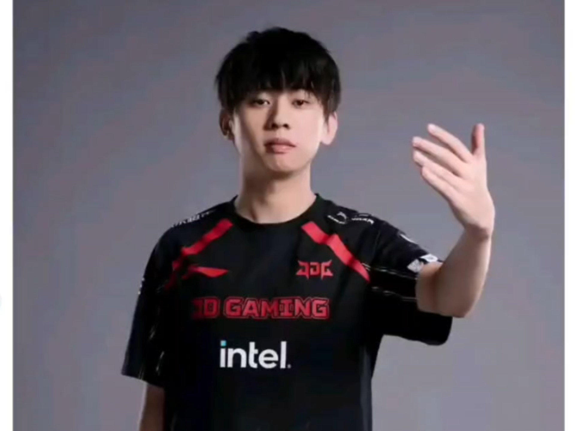 包含MAD血洗FPX，Ming团战一打五顶尖较量入围赛，留下经典瞬间的词条