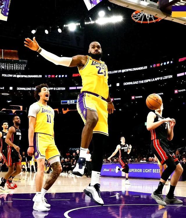 快船大胜火箭，取得四连胜