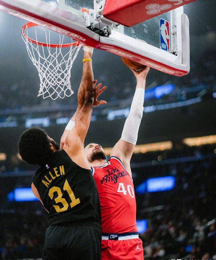 快船客场逆转骑士，莱昂纳德贡献全面数据