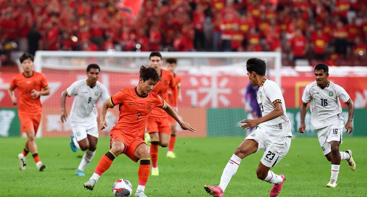 国内足球联赛中球队实力悬殊引发讨论的简单介绍