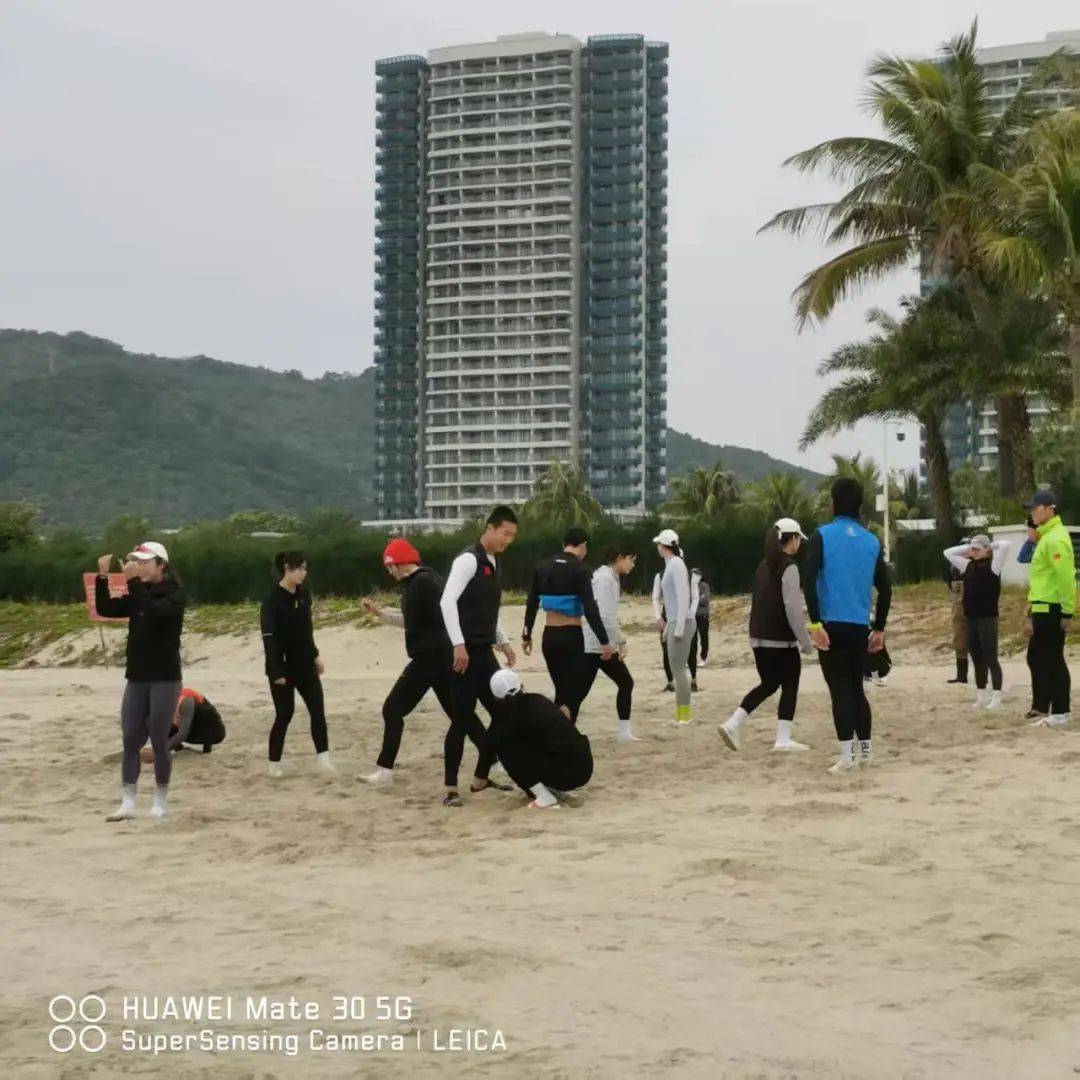 磨炼刻苦励精进，赛艇男子勇往直前战冲向银河