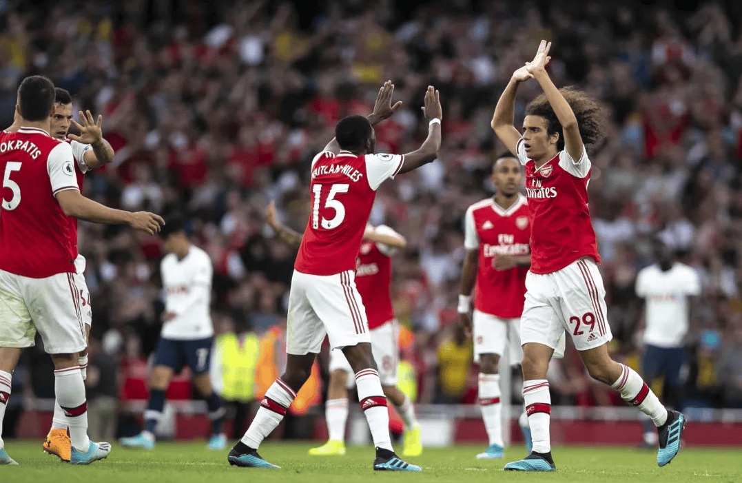 足球舞台上的激情碰撞,燃烧全场! 足球舞台上的激情碰撞,燃烧全场!