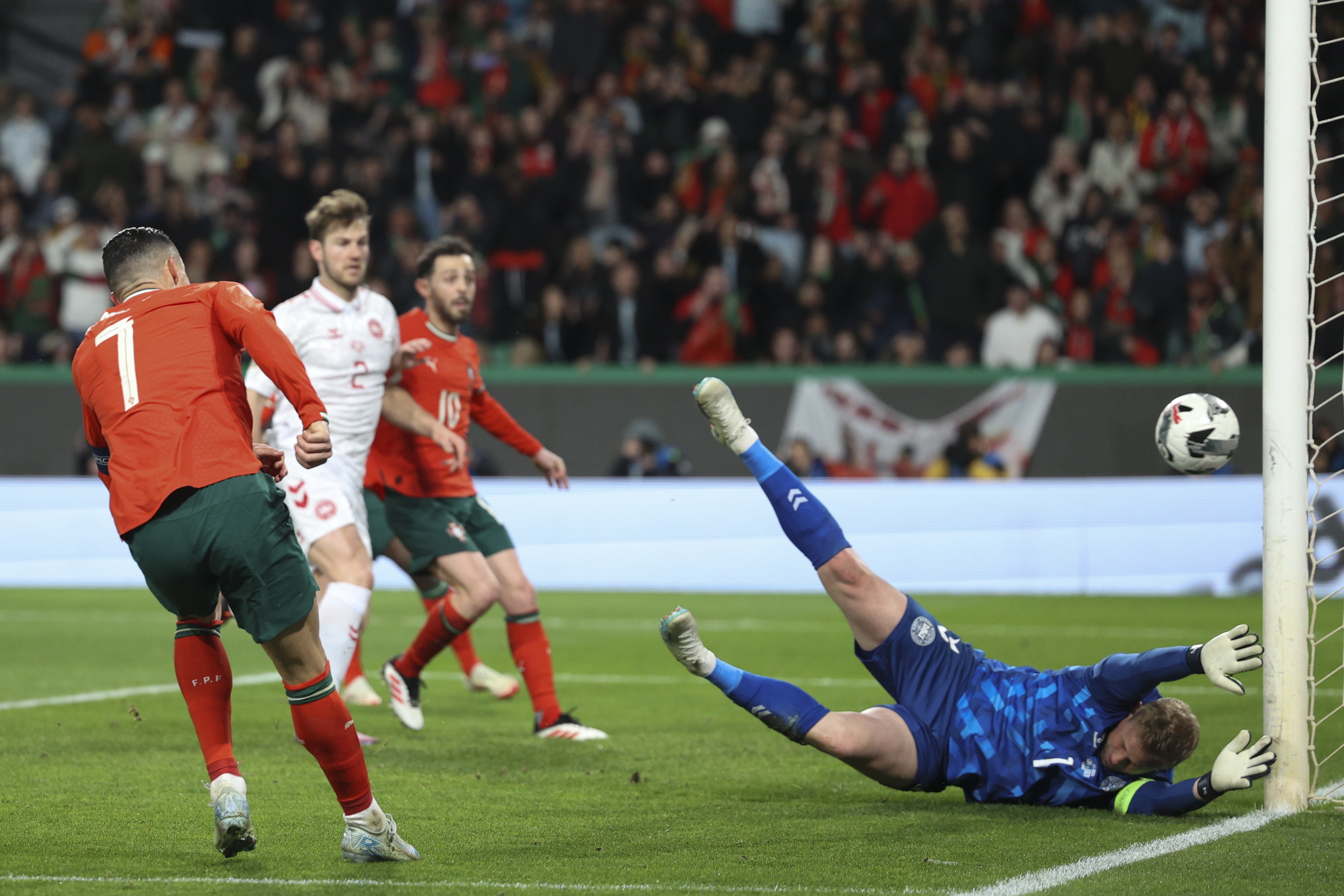 葡萄牙成功逆转捷克,晋级淘汰赛 葡萄牙成功逆转捷克,晋级淘汰赛