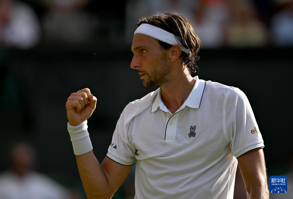ATP总决赛险胜温网,兹维列夫状态火热 ATP总决赛险胜温网,兹维列夫状态火热