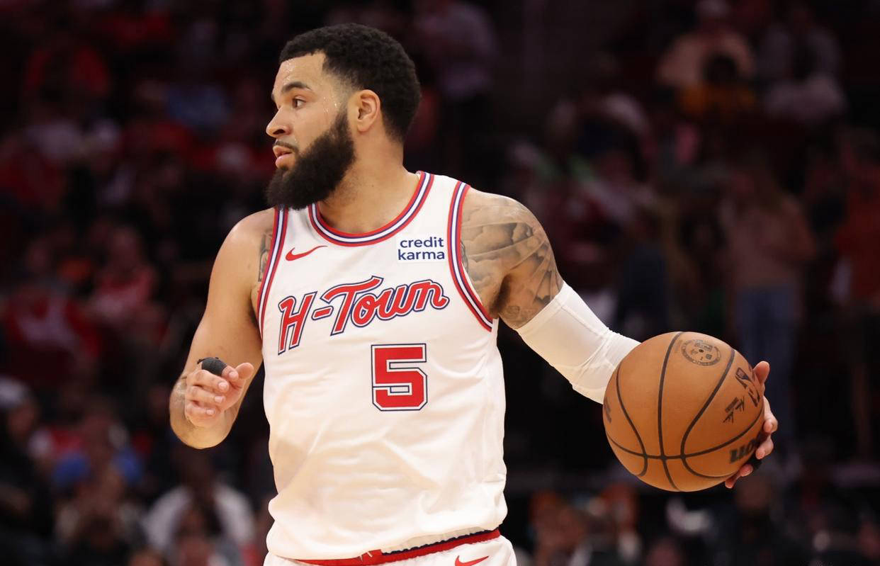 火箭碾压雄鹿,范弗利特统治全场 火箭碾压雄鹿,范弗利特统治全场