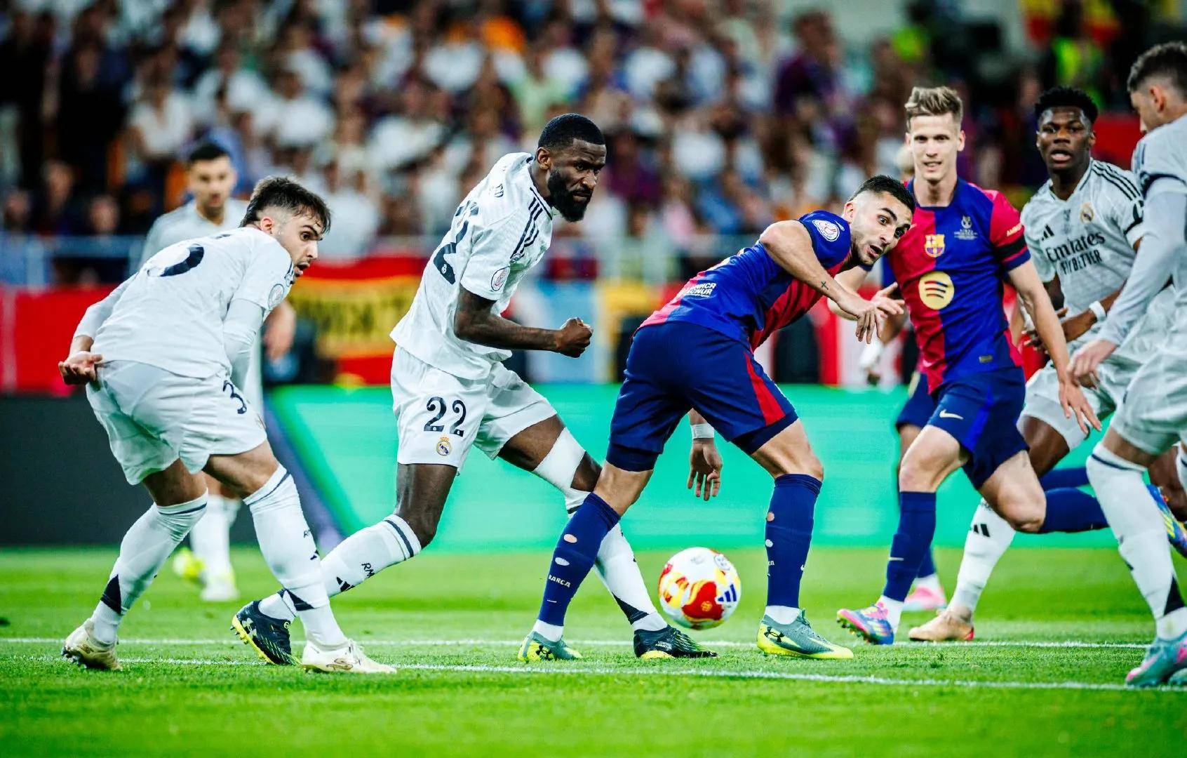 法国险胜巴萨，门迪惊艳四座的简单介绍