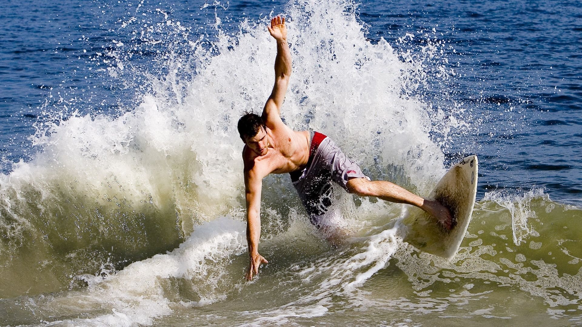 翻转的唯一方式,皮亚斯特里惊艳四座,红牛二队上演绝地翻盘