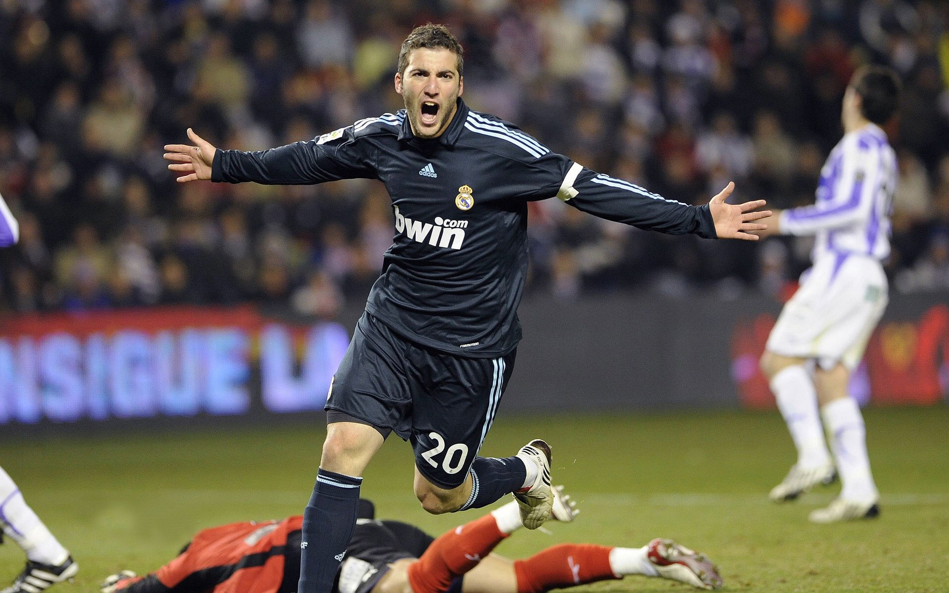 横扫之夜，那只名为字母哥的希腊神兽，在广州城掀起了金属风暴